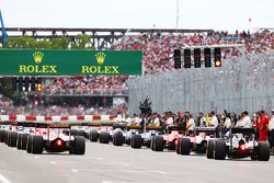 Max Verstappen, Scuderia Toro Rosso STR10 et Jenson Button, McLaren MP4-30 