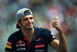 Карлос Сайнс мл., Scuderia Toro Rosso на параде пилотов