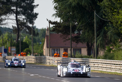 #19 Porsche Team Porsche 919 Hybrid: Nico Hulkenberg, Nick Tandy, Earl Bamber