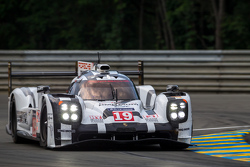 #19 Porsche Team Porsche 919 Hybrid: Nico Hulkenberg, Nick Tandy, Earl Bamber