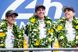 LMGT-Pro-Podium: Klassensieger #64 Corvette Racing, Corvette C7.R: Jordan Taylor, Oliver Gavin, Tomm
