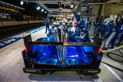 Arrêt aux stands pour la #47 KCMG ORECA 05 : Matthew Howson, Richard Bradley, Nicolas Lapierre