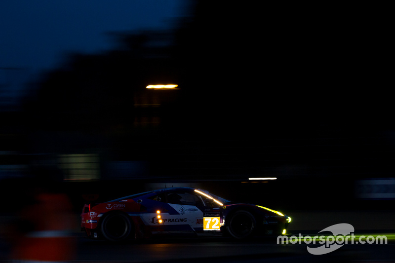 Ferrari 458 GTE команды SMP Racing: Андреа Бертолини, Виктор Шайтар и Алексей Басов