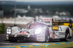 #19 Porsche Team Porsche 919 Hybrid: Nico Hulkenberg, Nick Tandy, Earl Bamber