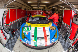 #51 AF Corse Ferrari 458 GTE: Джанмаріа Бруні, Тоні Віландер, Джанкарло Фізікелла на піт-лейні