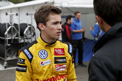 Gustavo Menezes, Jagonya Ayam with Carlin, Volkswagen