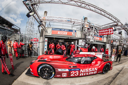 #23 Nissan Motorsports Nissan GT-R LM NISMO: Оливье Пла, Ян Марденборо, Макс Чилтон