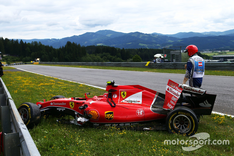 damaged Ferrari SF15-T of Kimi Raikkonen, Ferrari