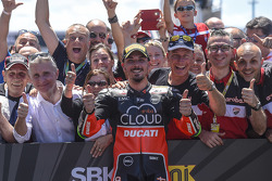 Davide Giugliano, Ducati Team fête son résultat avec l'équipe
