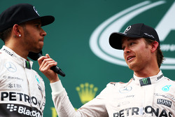 Подиум: второе место - Льюис Хэмилтон, Mercedes AMG F1 и победитель гонки - Нико Росберг, Mercedes