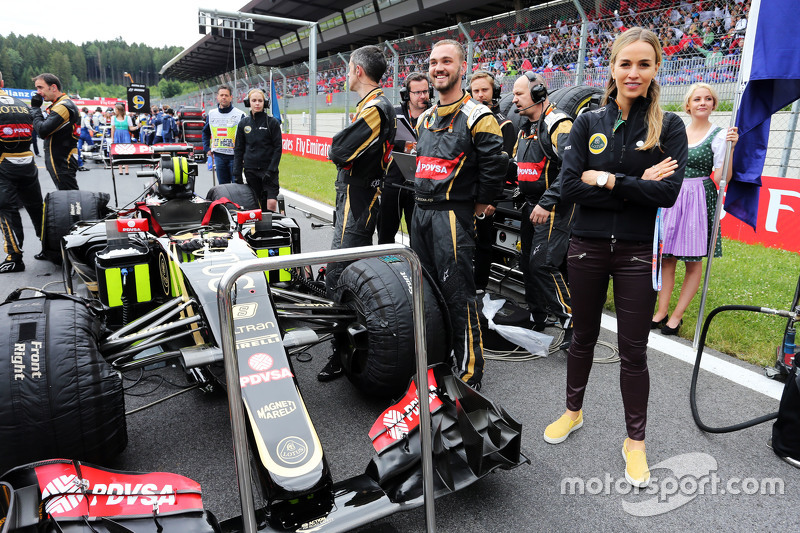 Carmen Jorda, pilote de développement Lotus F1 Team sur la grille