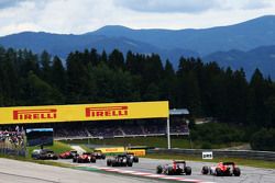 Will Stevens, Manor F1 Team en el inicio de la carrera como Kimi Raikkonen, Ferrari SF15-T pierde el