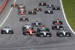 Start: Nico Rosberg, Mercedes AMG F1 Team leads
