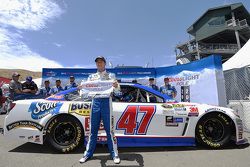 Ganador de la pole A.J. Allmendinger, JTG Daugherty Racing Chevrolet