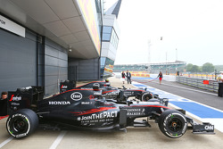 McLaren MP4-30s Фернандо Алонсо и Дженсона Баттона, McLaren