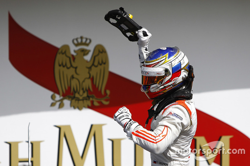 Ganador de la carrera Sergey Sirotkin, Rapax