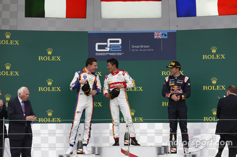 Podio: il vincitore Rio Haryanto, Campos Racing, secondo Raffaele Marciello, Trident, terzo Pierre G