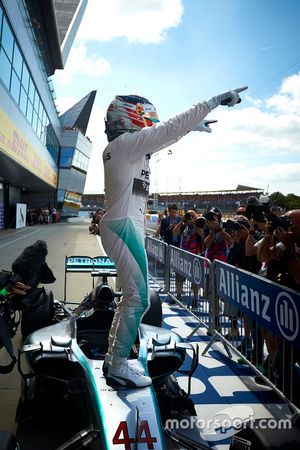 El ganador, Lewis Hamilton, Mercedes AMG F1 Team