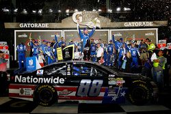 El ganador, Dale Earnhardt Jr., Hendrick Motorsports Chevrolet