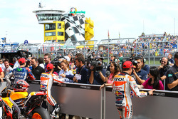 Marc Márquez y Dani Pedrosa, Repsol Honda Team y Jorge Lorenzo, Yamaha Factory Racing en parc ferme
