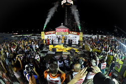 El ganador de la carrera, Ryan Hunter-Reay, Andretti Autosport Honda