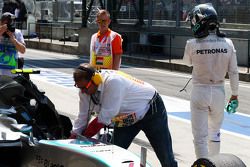 Nico Rosberg, Mercedes AMG F1 W06 stops at the end of the pit lane in the third practice session