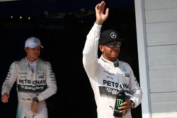 Pole position per Lewis Hamilton, Mercedes AMG F1 e secondo poto per Nico Rosberg, Mercedes AMG F1