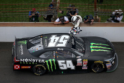 Ganador de la carrera Kyle Busch, Joe Gibbs Racing Toyota