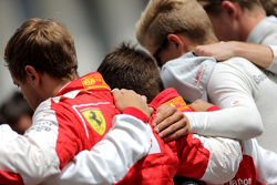 Pilotos durante minuto de silêncio em memória de Jules Bianchi, Sebastian Vettel, Scuderia Ferrari