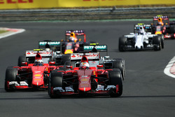 Себастьян Феттель, Ferrari SF15-T лідирує , за машиною безпеки