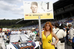 Gridgirl von Marco Wittmann, BMW Team RMG, BMW M4 DTM