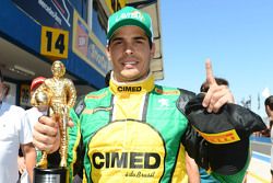 Marcos Garcia con la pole y lleva el trofeo Ayrton Senna