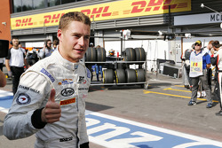 Stoffel Vandoorne, ART Grand Prix celebra su pole position en el Parc Ferme