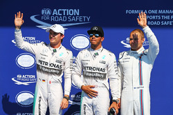 Топ-3 пилота квалификации в закрытом парке: Нико Росберг - второй, Mercedes AMG F1; Льюис Хэмилтон,