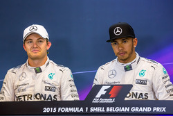 Нико Росберг, Mercedes AMG F1 и Льюис Хэмилтон, Mercedes AMG F1 на пресс-конференции FIA
