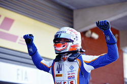 Le vainqueur Luca Ghiotto, Trident