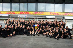 Ромен Грожан, Lotus F1 Team празднует свое третье место с командой
