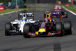 Daniil Kvyat, Red Bull Racing RB11 et Felipe Massa, Williams FW37