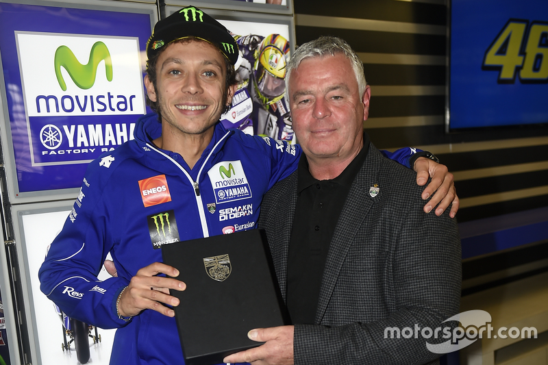 Valentino Rossi, de Yamaha Factory Racing acepta se miembro honorífico BRDC por parte del presidente