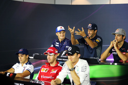 Marcus Ericsson, Sauber F1 Team; Daniel Ricciardo, Red Bull Racing; Carlos Sainz Jr., Scuderia Toro