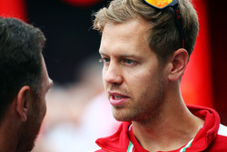 Sebastian Vettel, Ferrari avec Christian Horner, Red Bull Racing, Team Principal