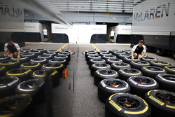 McLaren ingenieur met Pirelli banden