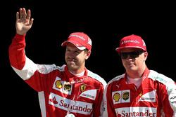 Tweede plaats Kimi Raikkonen, Ferrari en derde plaats Sebastian Vettel, Ferrari