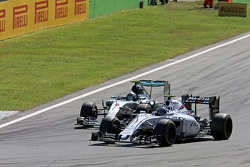Valtteri Bottas, Williams FW37 e Nico Rosberg, Mercedes AMG F1 W06