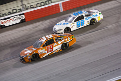Carl Edwards, Joe Gibbs Racing Toyota et T.J. Bell