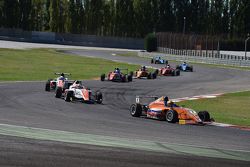 Azione di Gara: Robert Shwartzman, Mucke Motorsport, in testa al gruppo