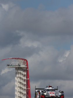 #8 Audi Sport Team Joest Audi R18 e-tron quattro: Lucas di Grassi, Loic Duval, Oliver Jarvis