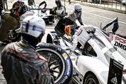 #17 Porsche Team Porsche 919 Hybrid : Timo Bernhard, Mark Webber, Brendon Hartley
