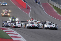 Start: #18 Porsche Team Porsche 919 Hybrid: Romain Dumas, Neel Jani, Marc Lieb, in Führung