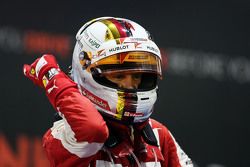 Ganador de la carrera, Sebastian Vettel, Ferrari celebra en
parc ferme